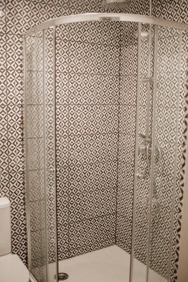 Rabbit Hotel Raiskums Buitenkant foto