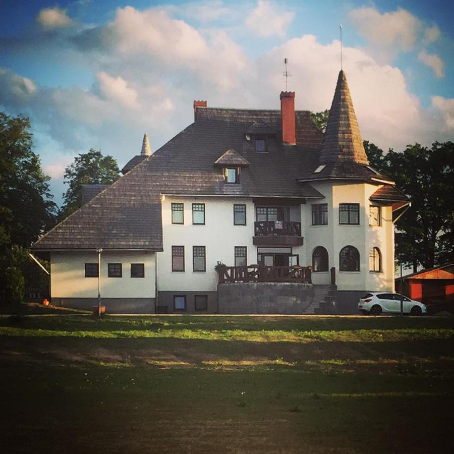 Rabbit Hotel Raiskums Buitenkant foto
